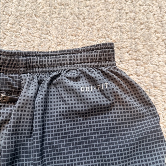 Nike Running Men's Gray and Black Running Shorts with Built in Liner size Large - Picture 5 of 9